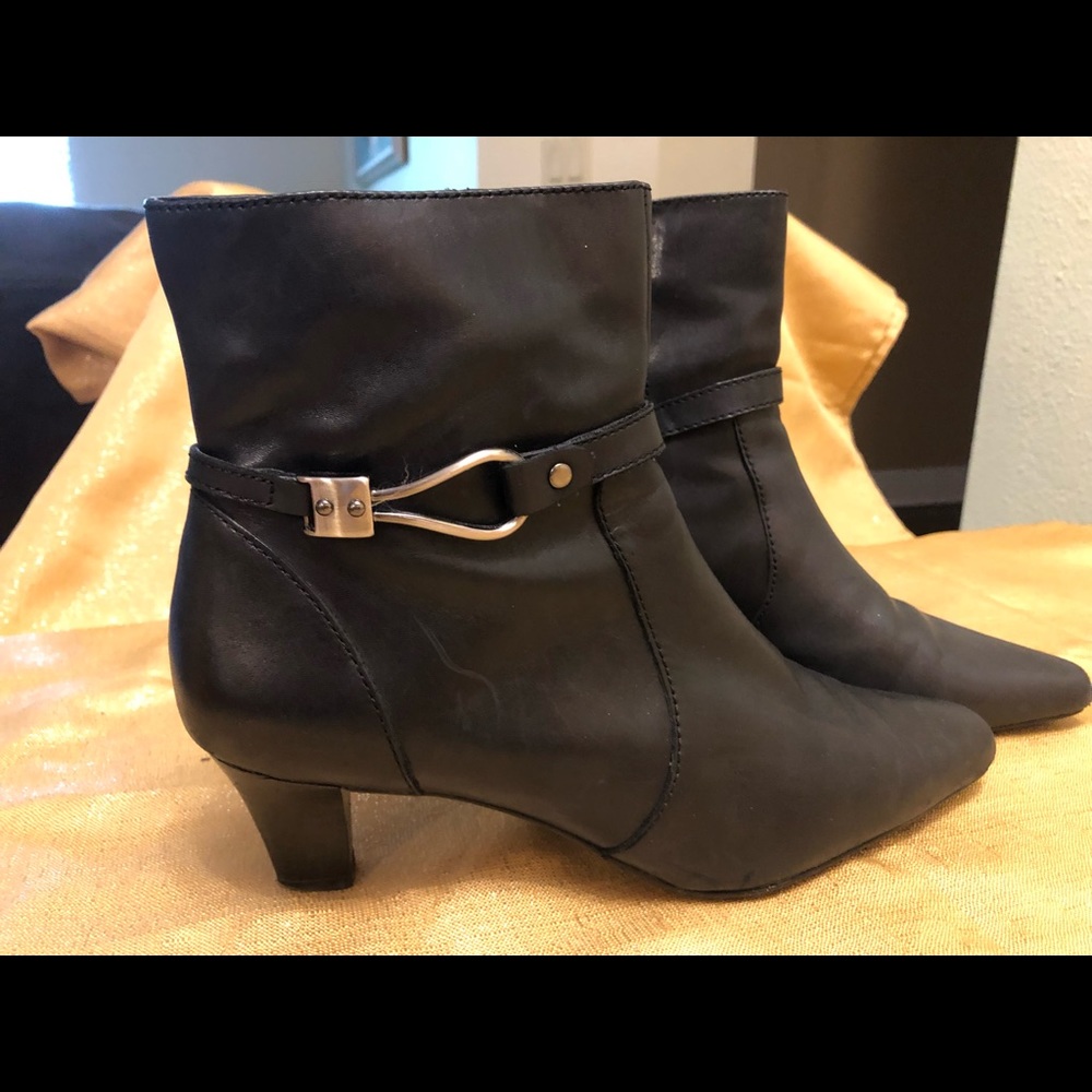 Anne Klein Black Leather I-Flex Boots